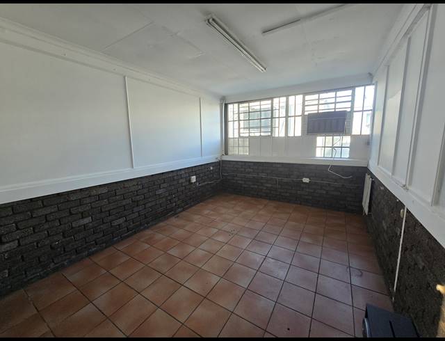 1,595M² WAREHOUSE TO LET IN ANDERBOLT
